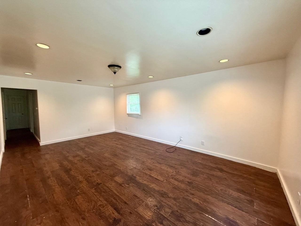 3149 N Gladstone Ave - Photo 7 of 11