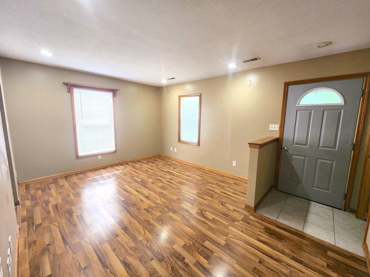 751 Se Pinecrest Dr - Photo 2 of 11