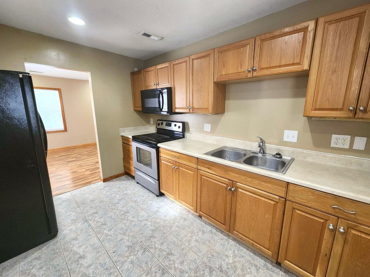 751 Se Pinecrest Dr - Photo 3 of 11