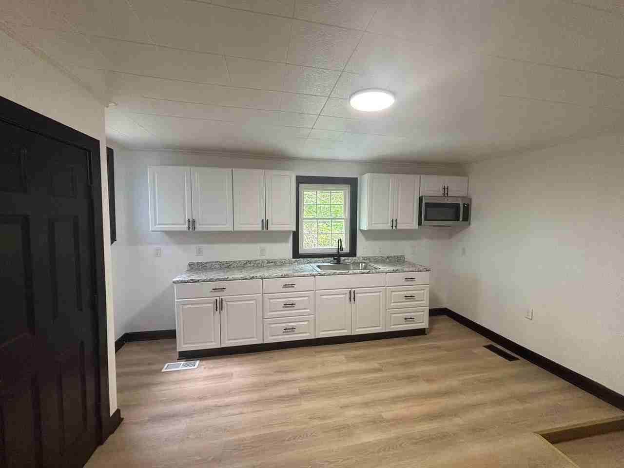 2470 Sunset Ave - Photo 4 of 19