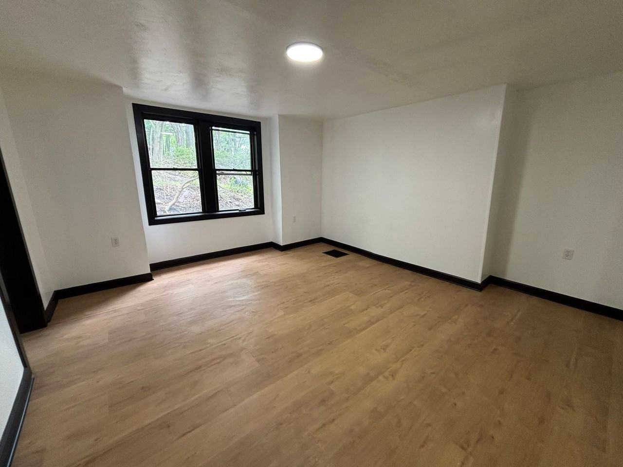2470 Sunset Ave - Photo 5 of 19