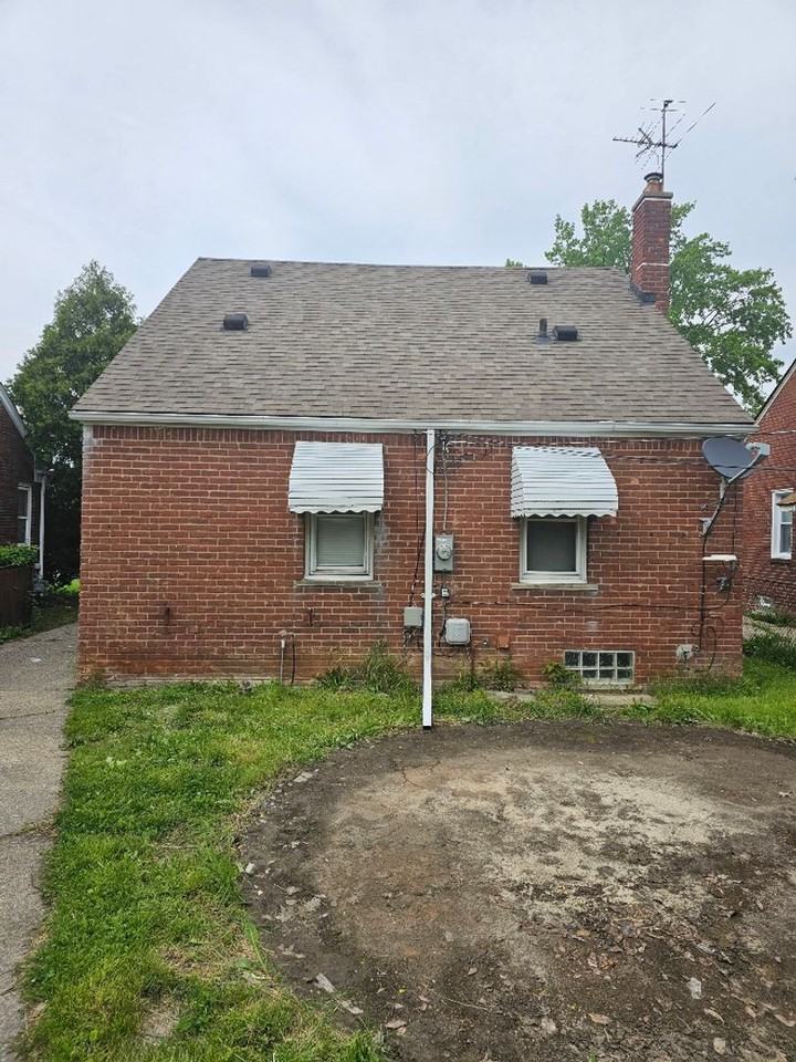14068 Carlisle St - Photo 2 of 11