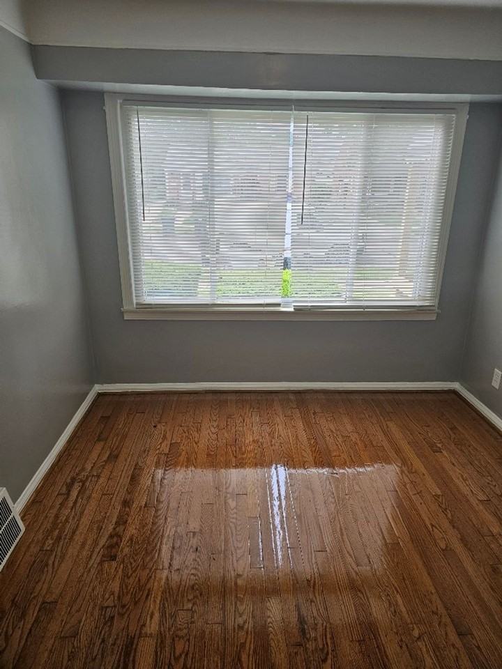 14068 Carlisle St - Photo 4 of 11