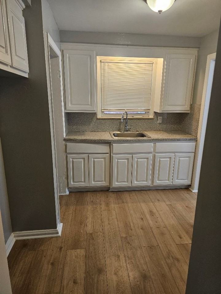 14068 Carlisle St - Photo 5 of 11