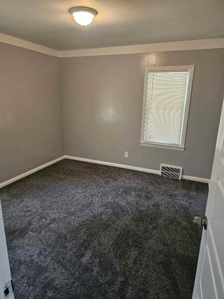 14068 Carlisle St - Photo 6 of 11