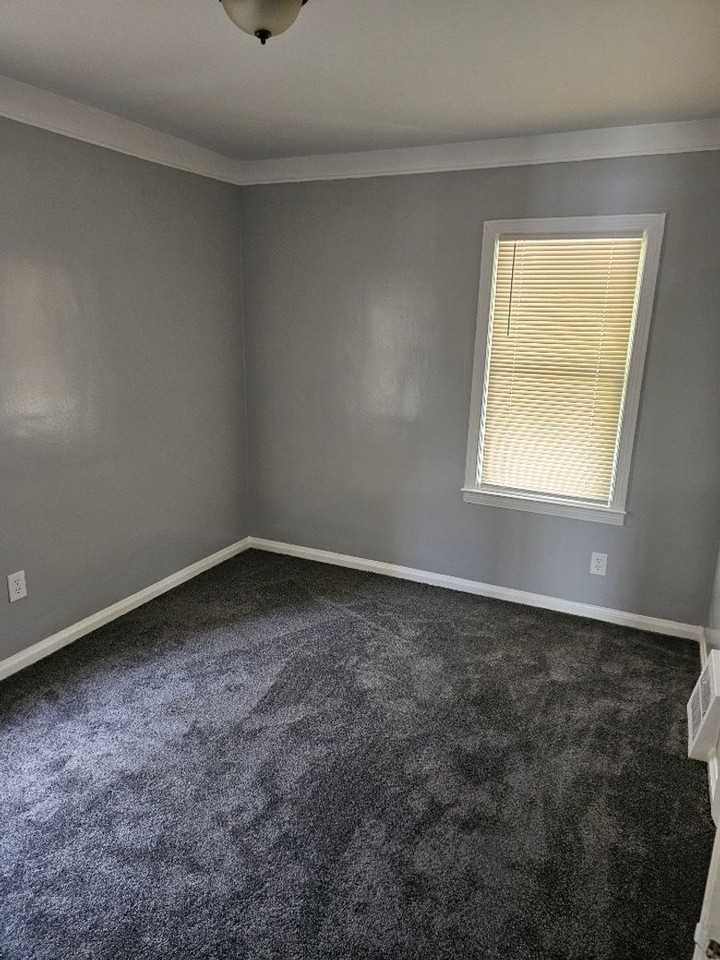 14068 Carlisle St - Photo 7 of 11