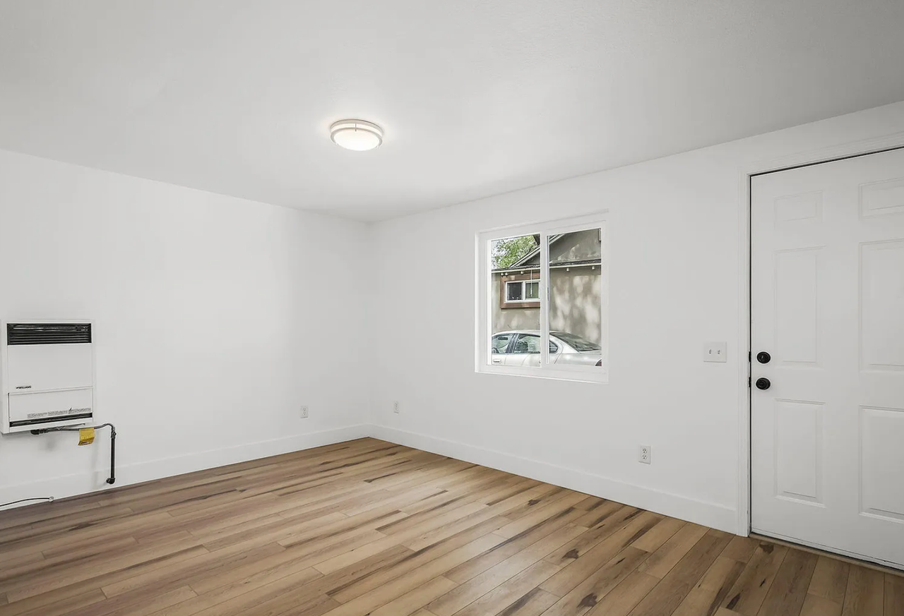 1037 1/2 Litch Ct - Photo 6 of 16