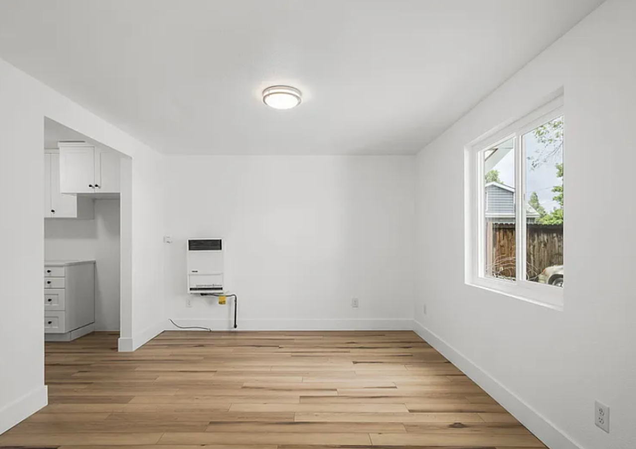 1037 1/2 Litch Ct - Photo 7 of 16