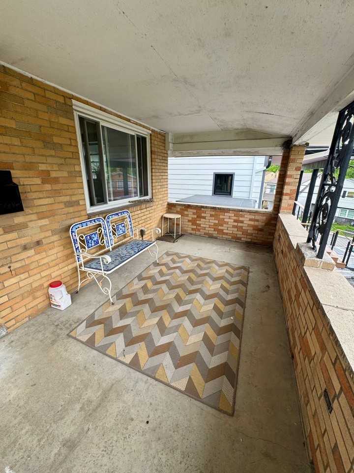 1602 Kiralfy Ave - Photo 3 of 49
