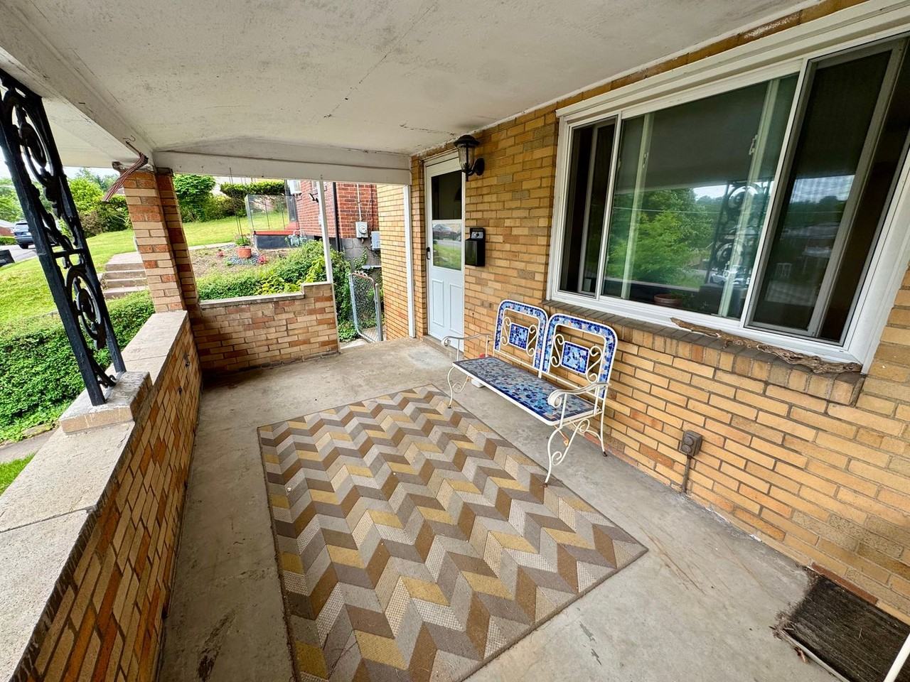 1602 Kiralfy Ave - Photo 4 of 49