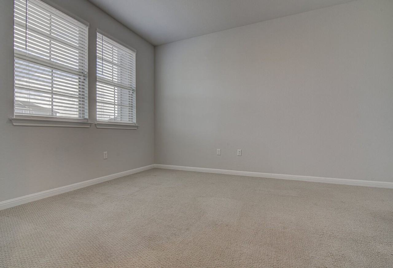 6603 Smarty Jones Ln - Photo 4 of 34