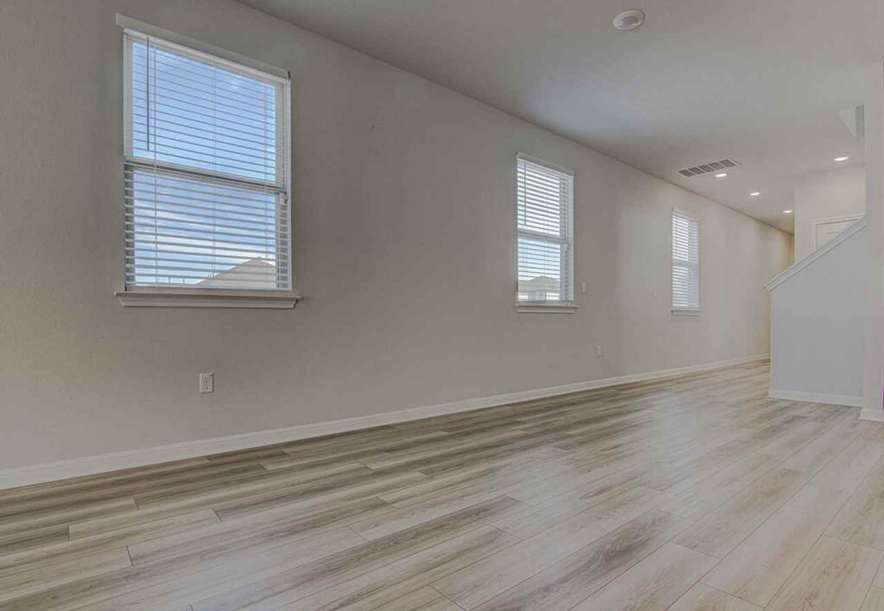 6603 Smarty Jones Ln - Photo 7 of 34