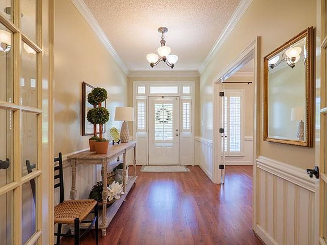 1009 Williamsburg Dr - Photo 3 of 37