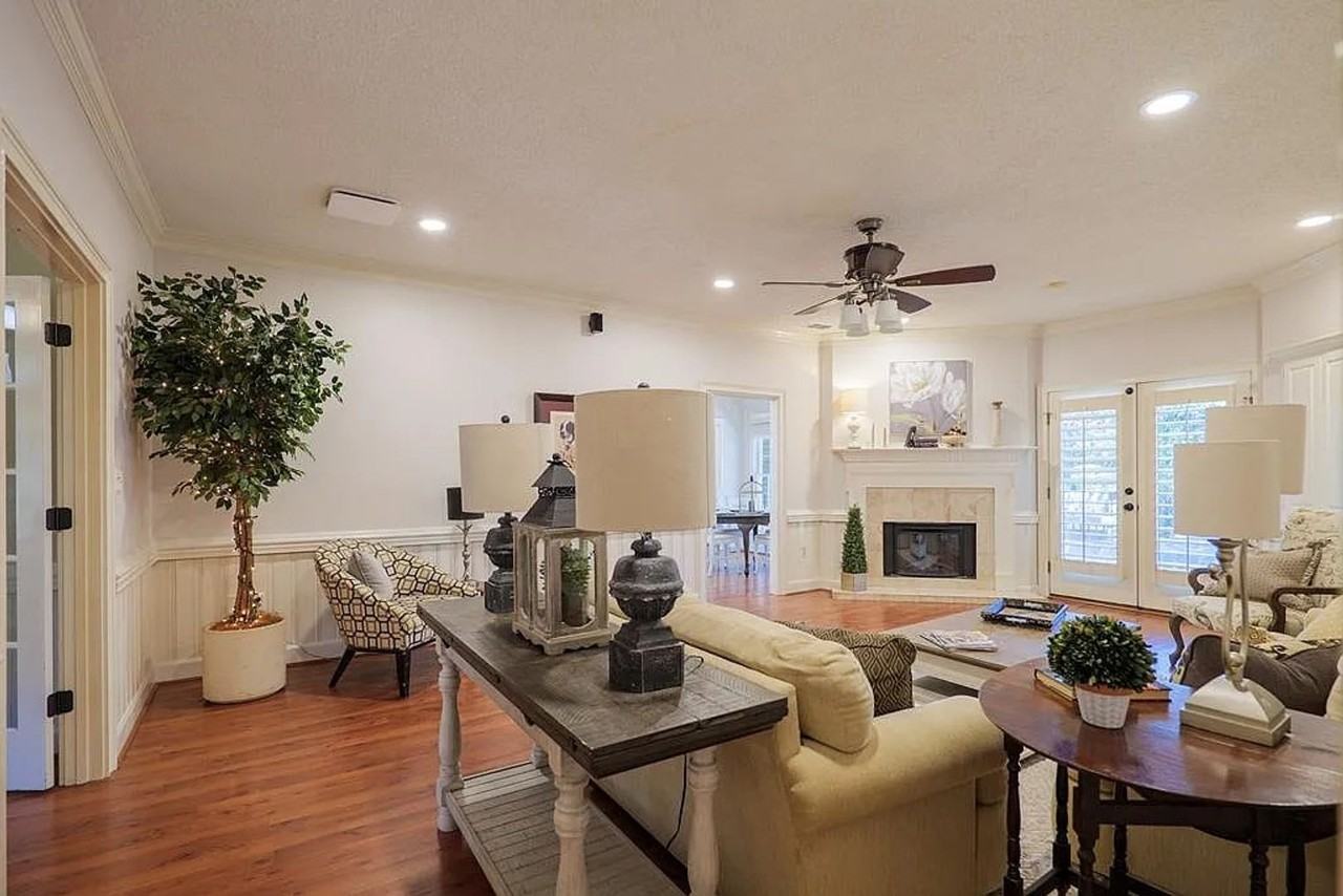 1009 Williamsburg Dr - Photo 5 of 37