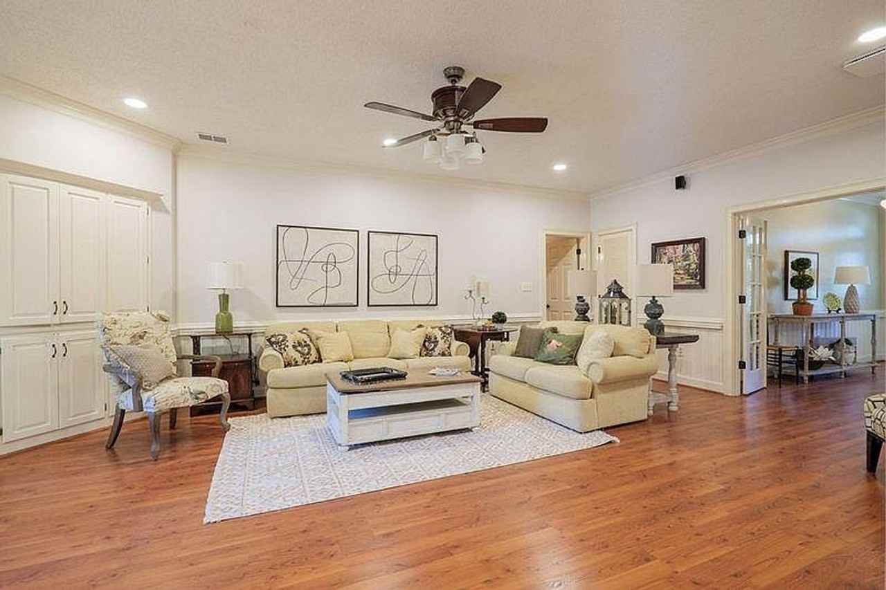 1009 Williamsburg Dr - Photo 7 of 37