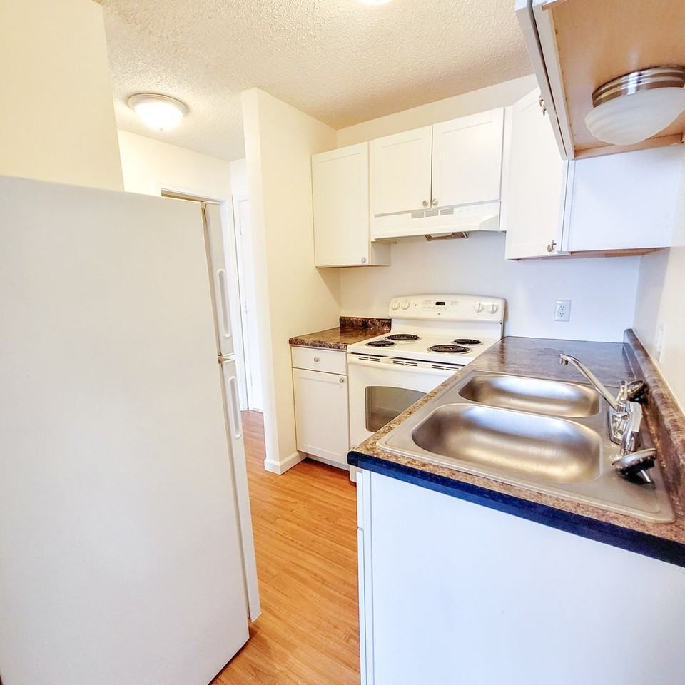 Vintage Apartments - Photo 2 of 14