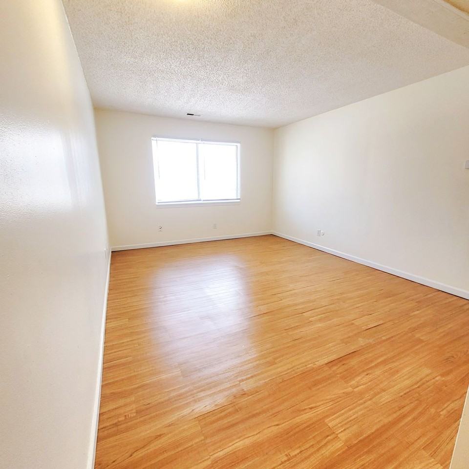 Vintage Apartments - Photo 4 of 14