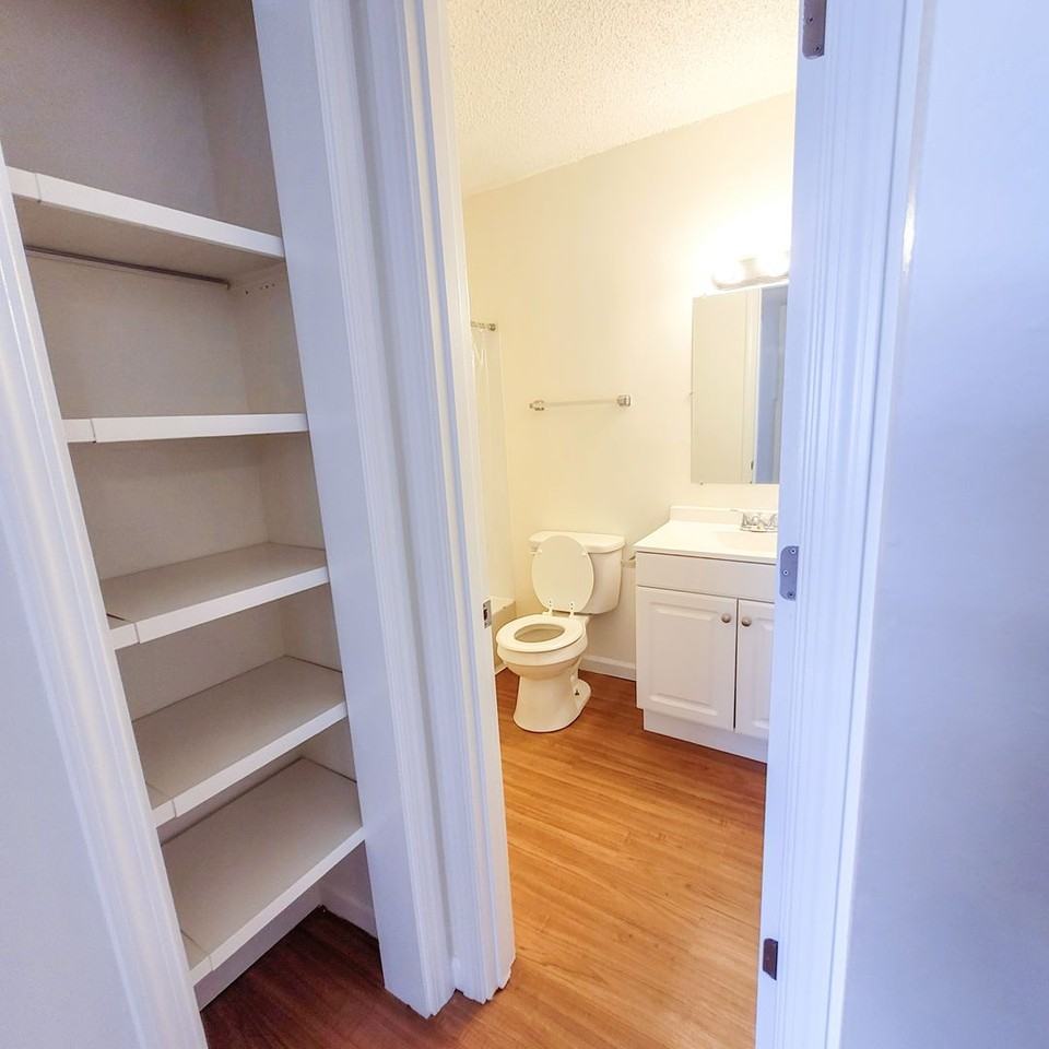 Vintage Apartments - Photo 5 of 14