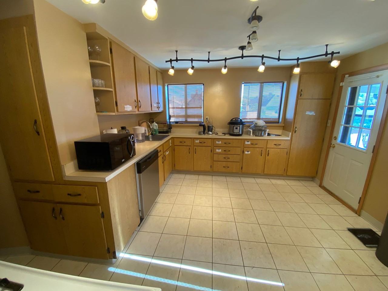 417 Kismet St - Photo 3 of 36