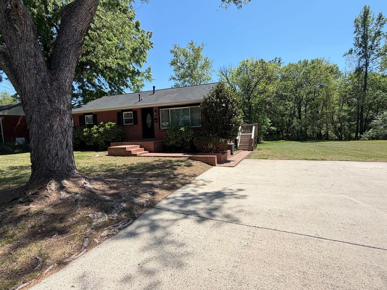 623 Oakgrove Dr - Photo 2 of 29