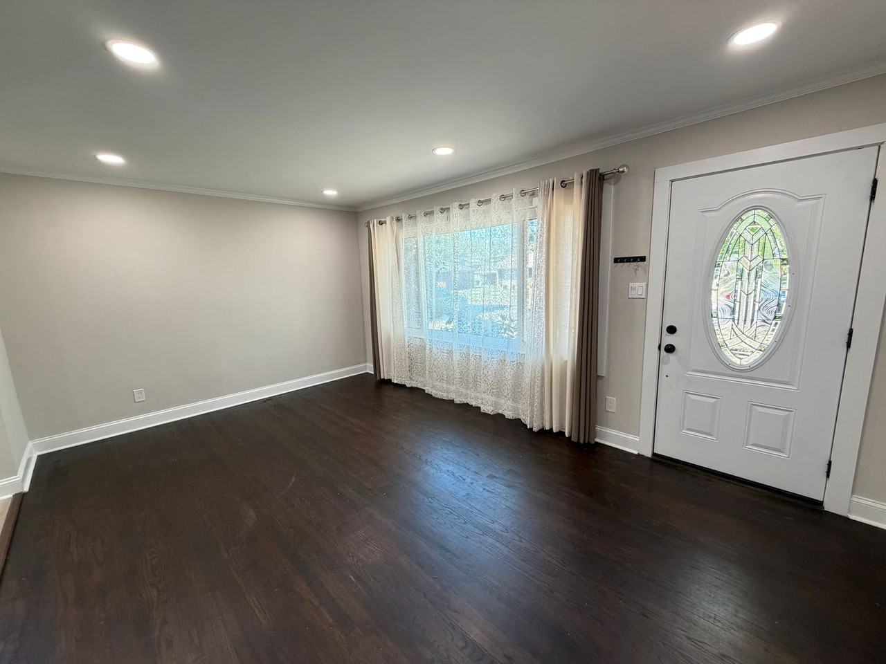 623 Oakgrove Dr - Photo 4 of 29