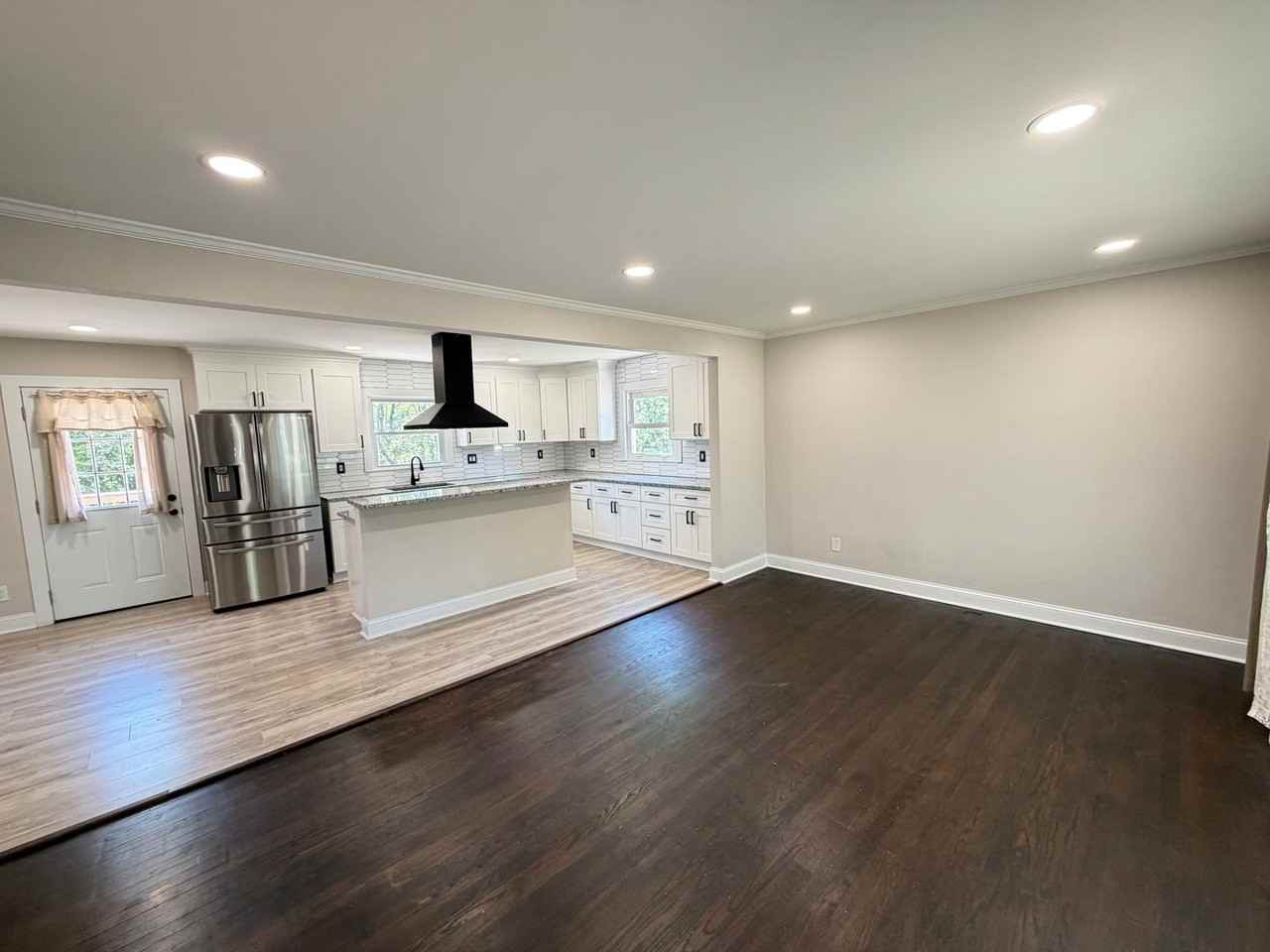 623 Oakgrove Dr - Photo 5 of 29