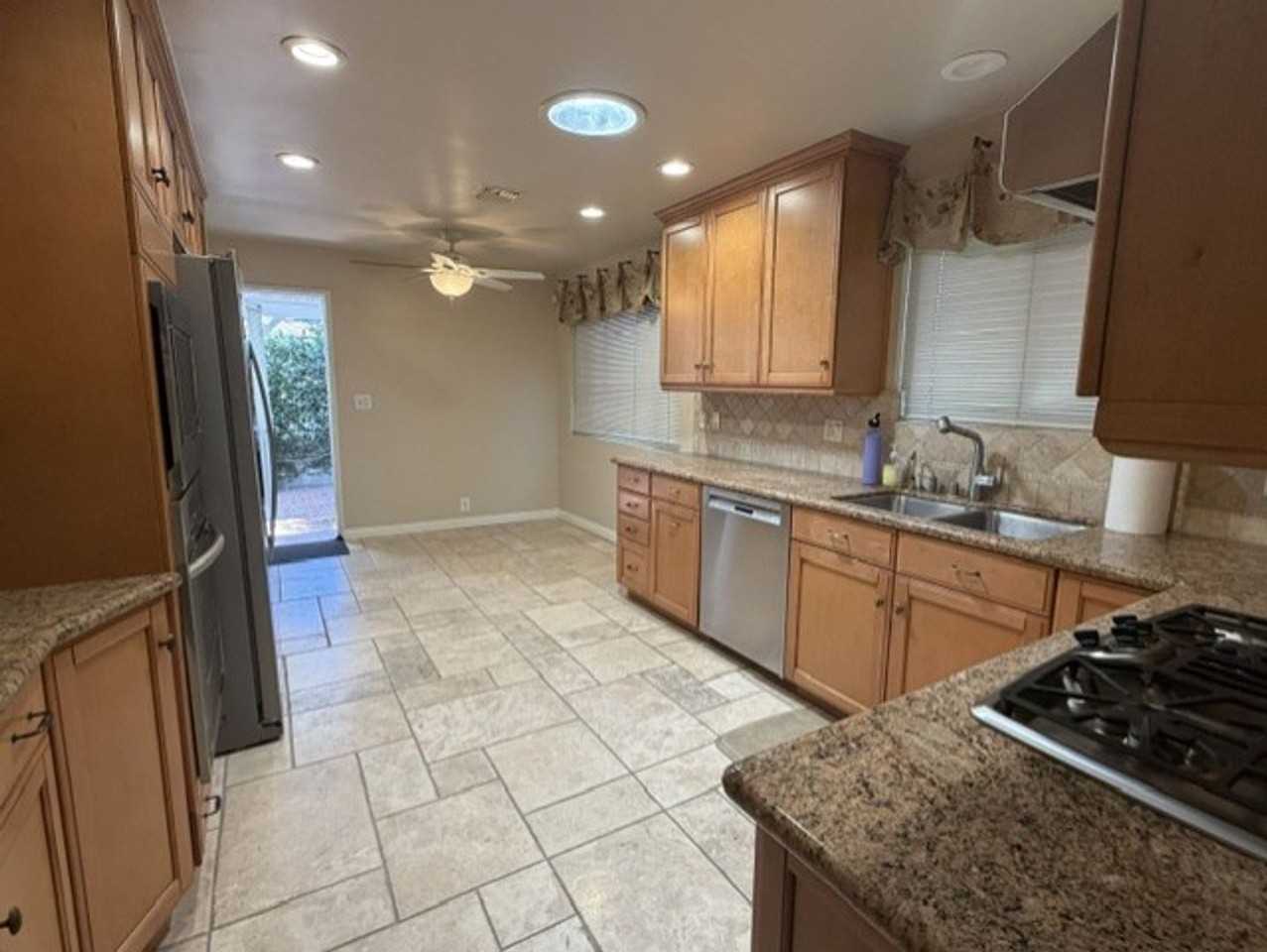 3040 Orange Ave - Photo 5 of 38