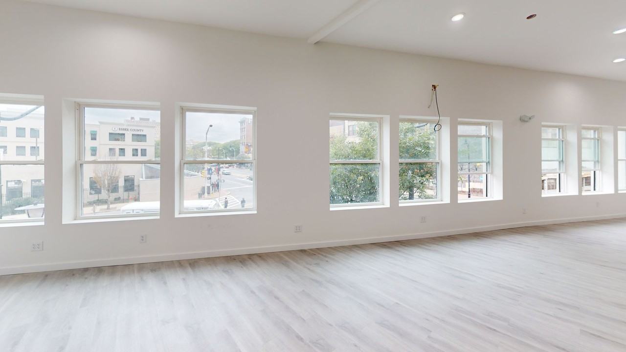 252 Washington St - Photo 5 of 31