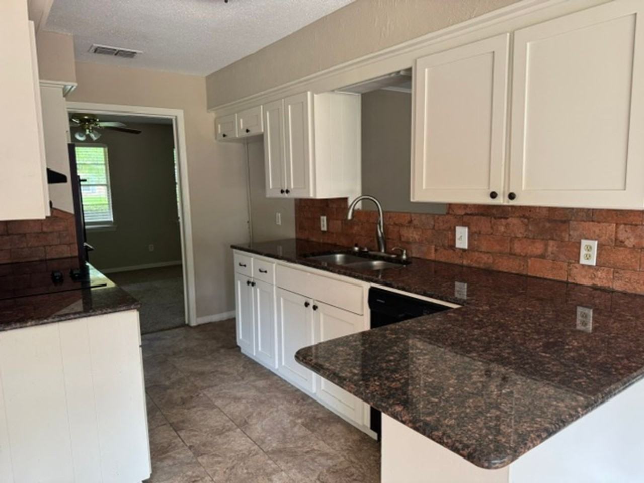 1711 Hyacinth Dr - Photo 2 of 19