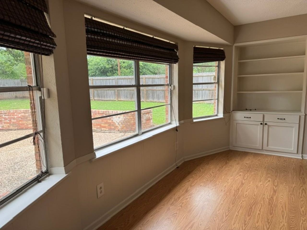 1711 Hyacinth Dr - Photo 4 of 19