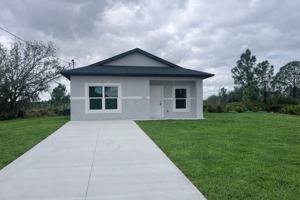 featured image of 107 W 5th St
