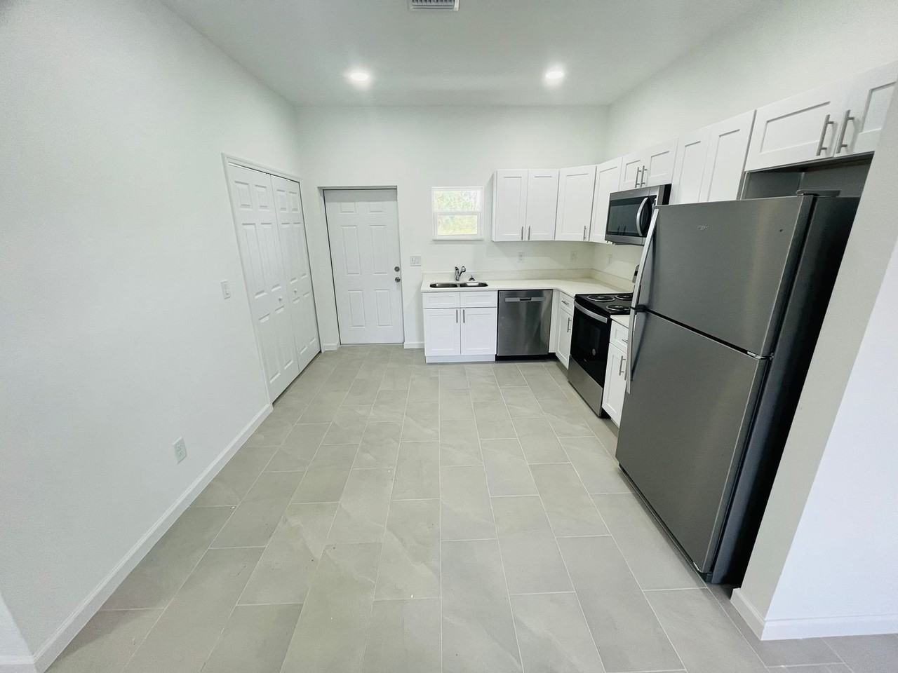 107 W 5th St - Photo 3 of 13