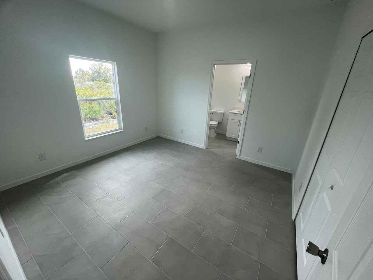 107 W 5th St - Photo 5 of 13