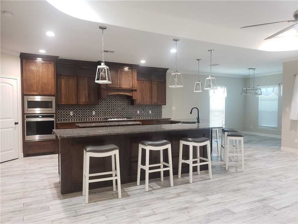 3002 Oakdale Crossing Ct - Photo 5 of 31