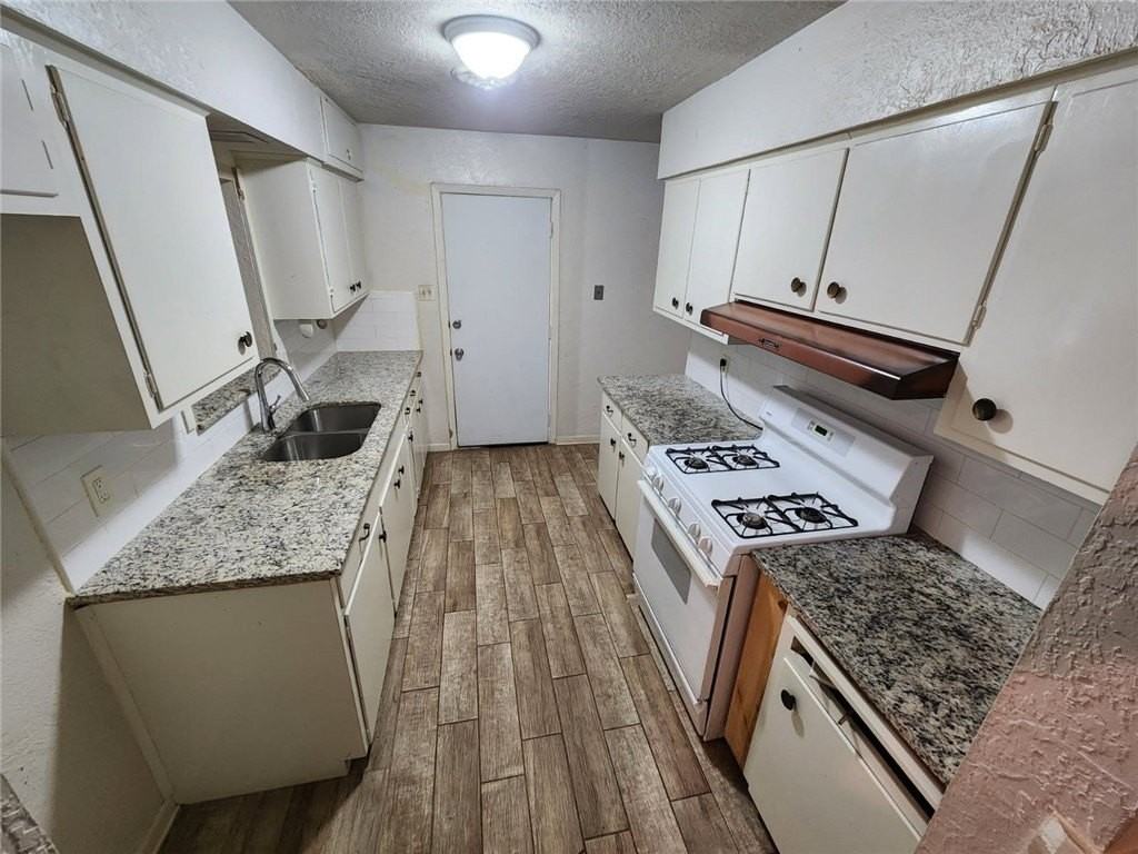 4114 Cork Dr - Photo 5 of 17
