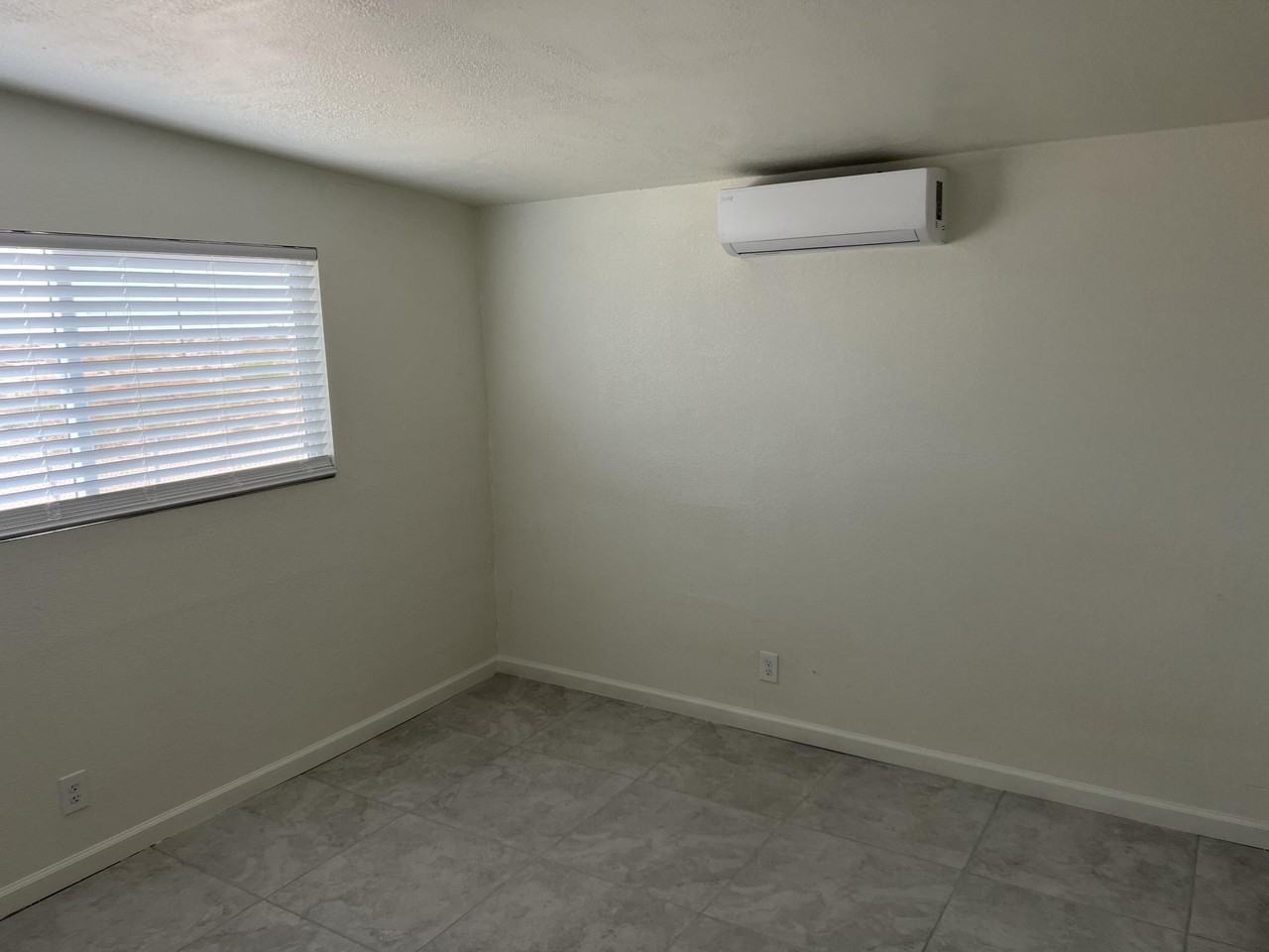 2542 Sea View Dr #4 - Photo 2 of 3