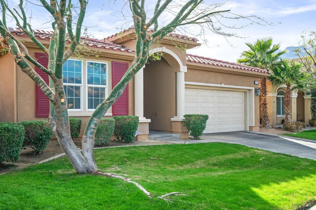 2651 Desert Breeze Way - Photo 2 of 42