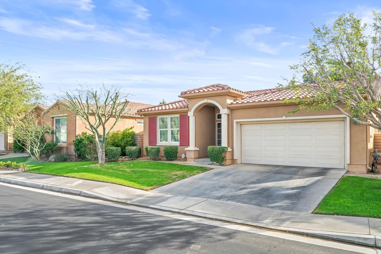 2651 Desert Breeze Way - Photo 3 of 42