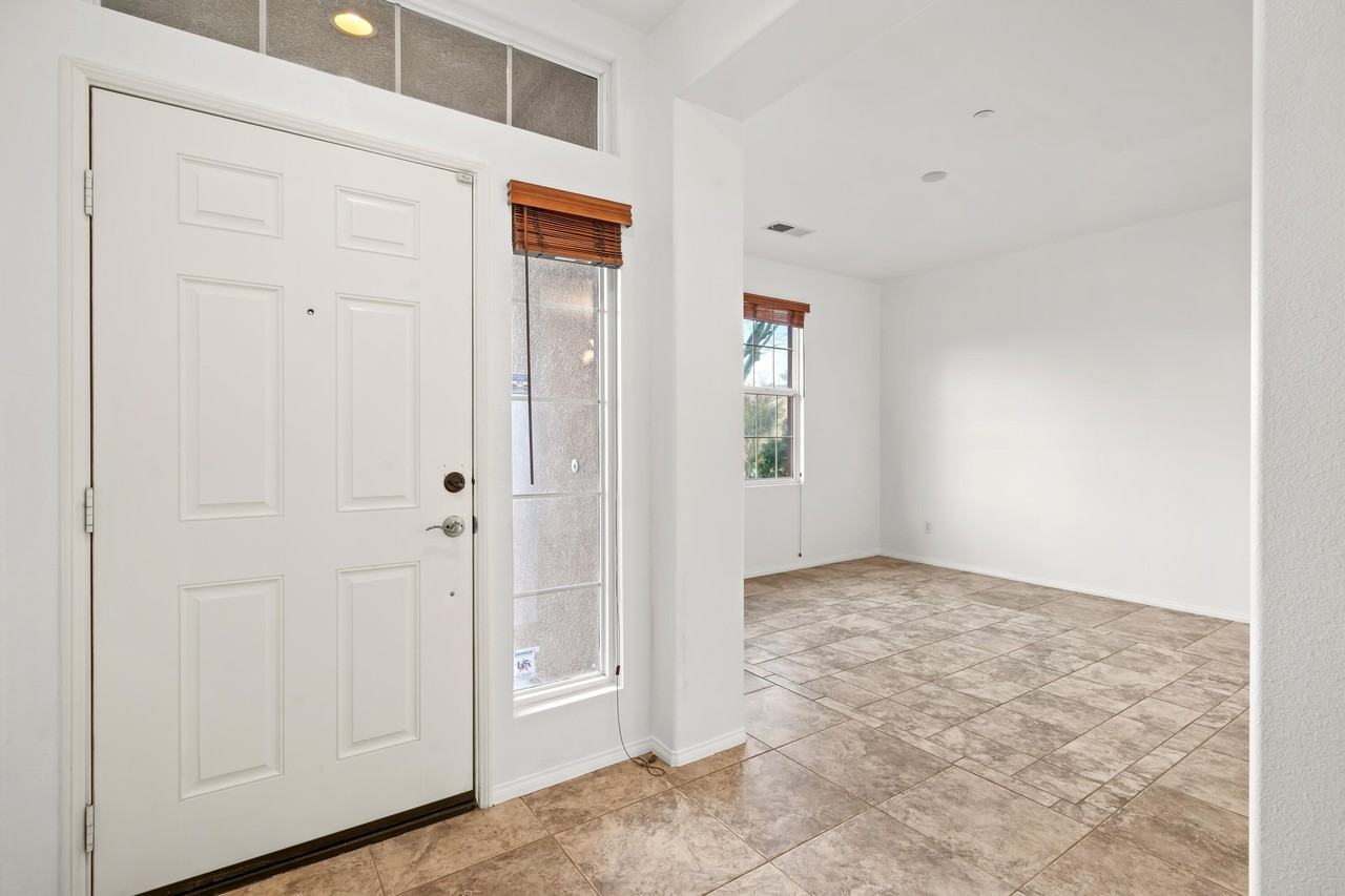2651 Desert Breeze Way - Photo 4 of 42