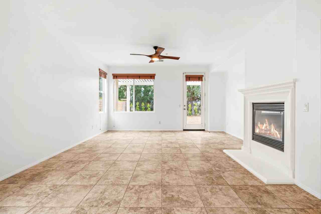 2651 Desert Breeze Way - Photo 6 of 42