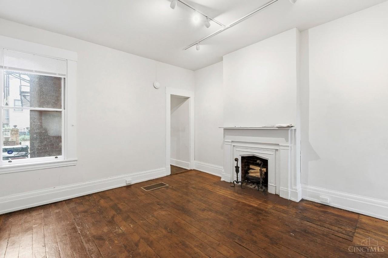 814 Elm St - Photo 3 of 15