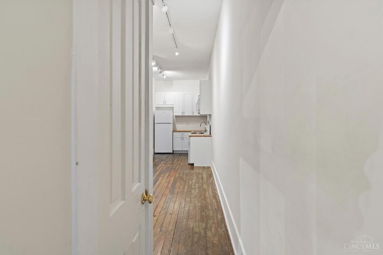 814 Elm St - Photo 6 of 15