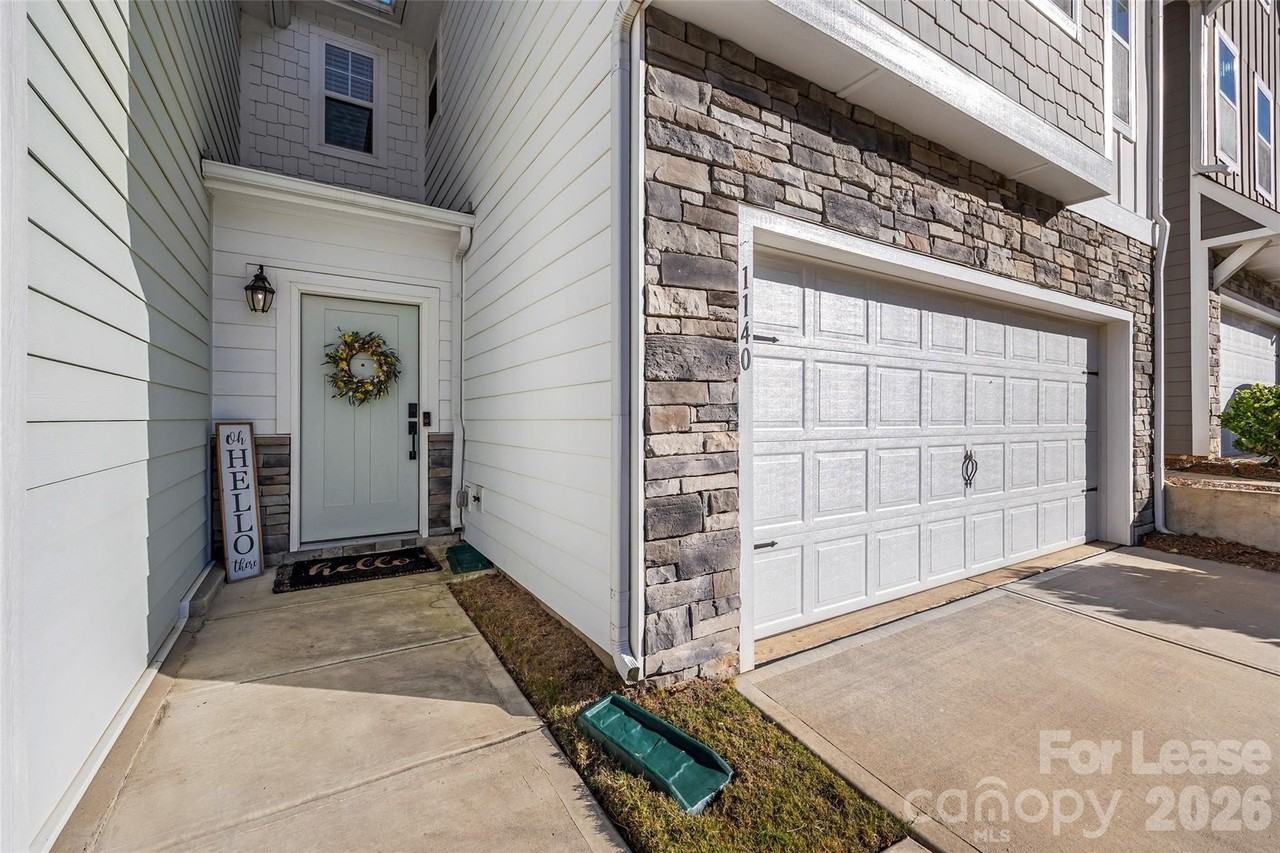1140 Streamside Ln - Photo 2 of 33