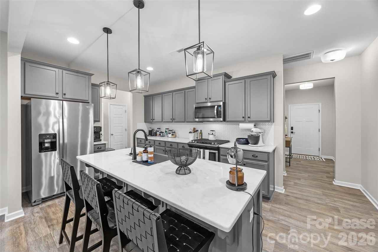 1140 Streamside Ln - Photo 4 of 33