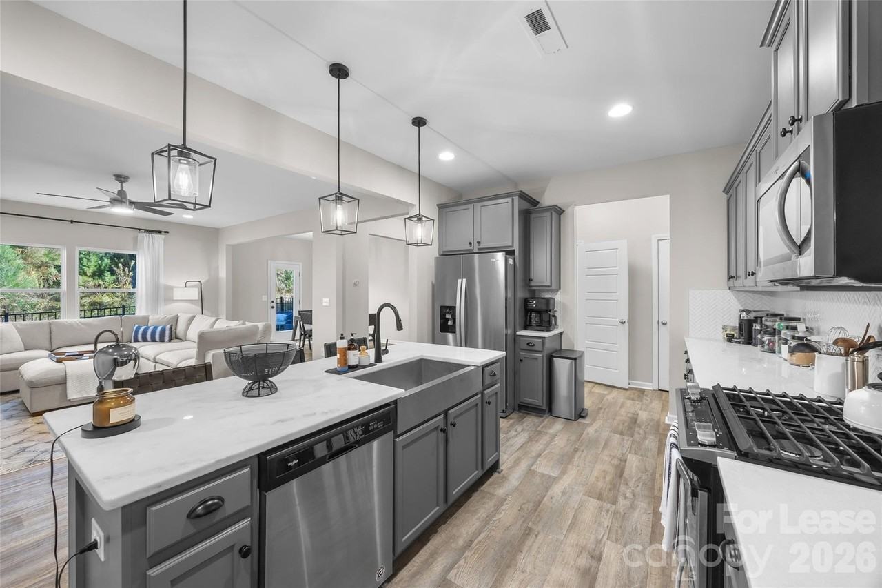 1140 Streamside Ln - Photo 7 of 33