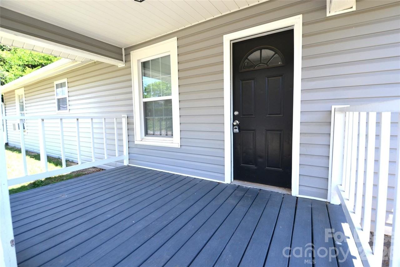 220 Odell Dr Nw - Photo 3 of 18