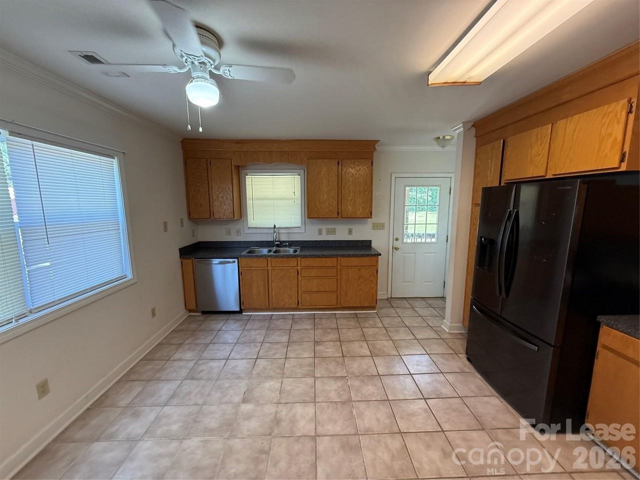 140 Watkins St - Photo 3 of 10