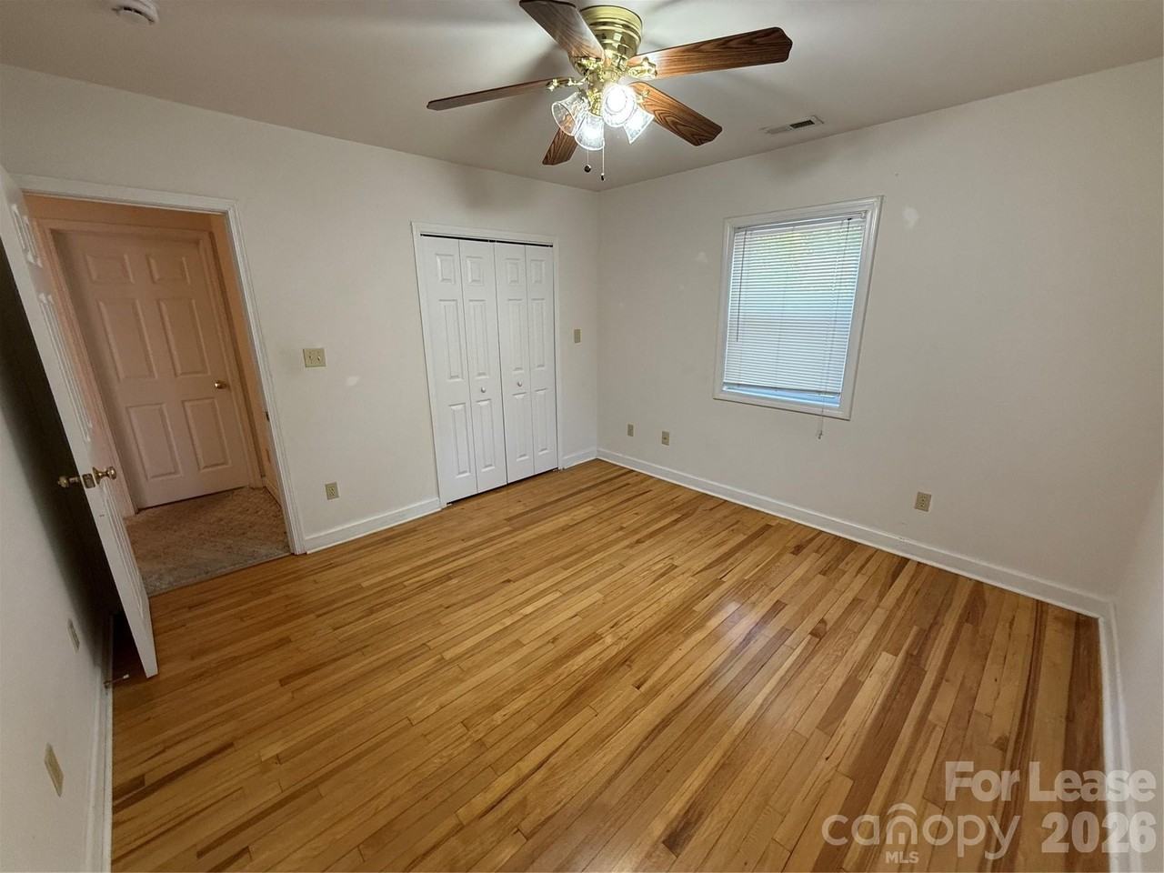 140 Watkins St - Photo 4 of 10