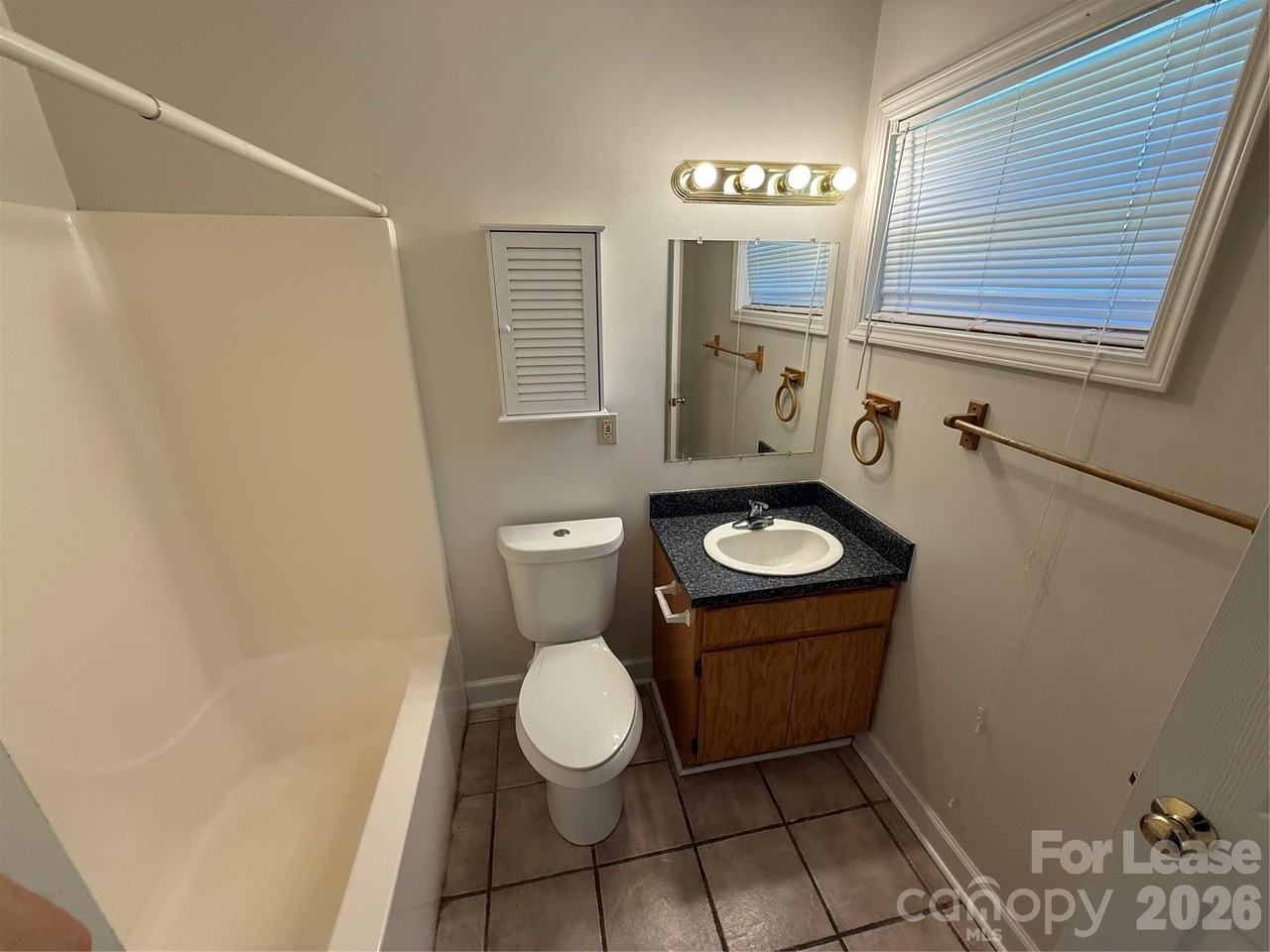 140 Watkins St - Photo 5 of 10