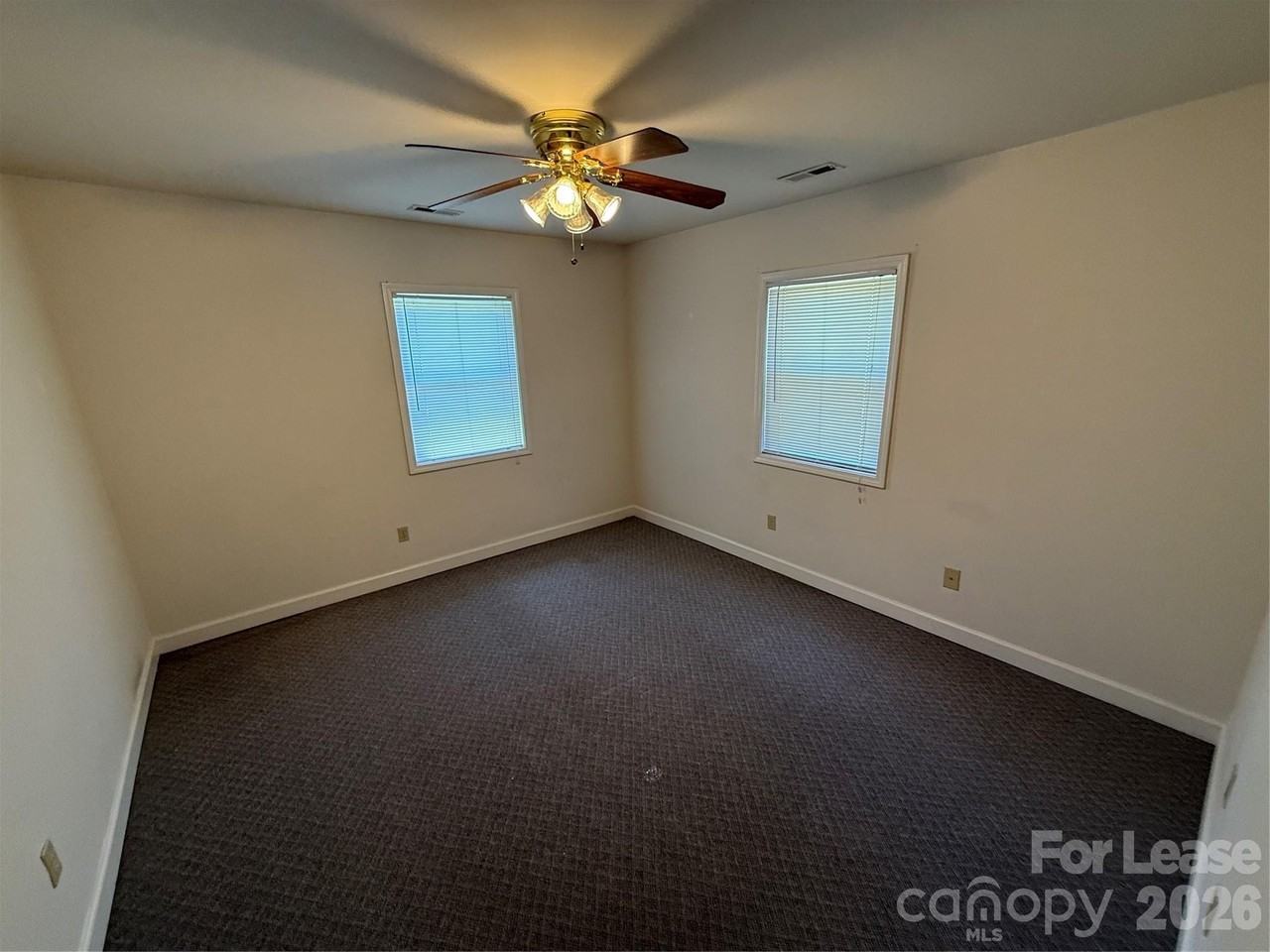 140 Watkins St - Photo 6 of 10